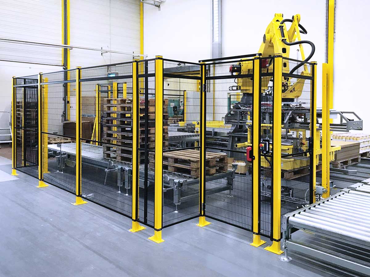 Installation pic of Satech STRONG perimeter placed around conveyor belts in a robotic cell