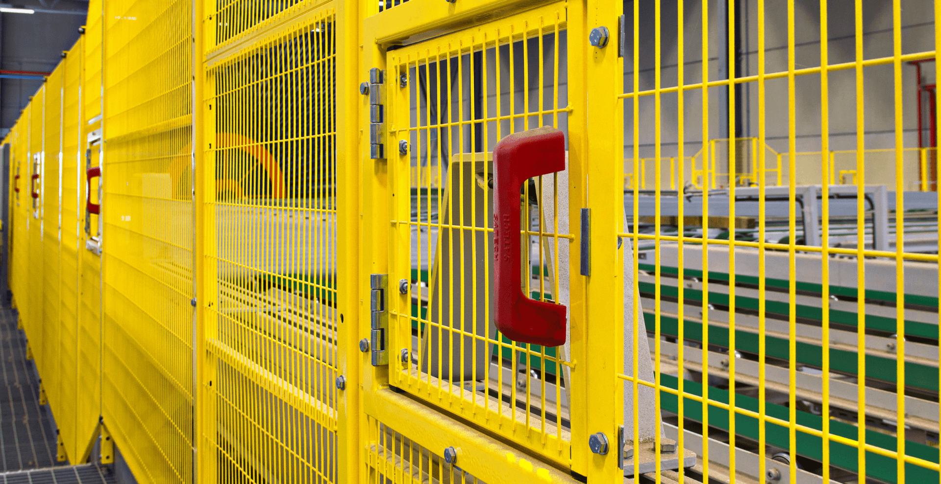 Protezioni Perimetrali Satech - Accessori e staffe offrono il completamento perfetto per i vostri Ripari Perimetrali