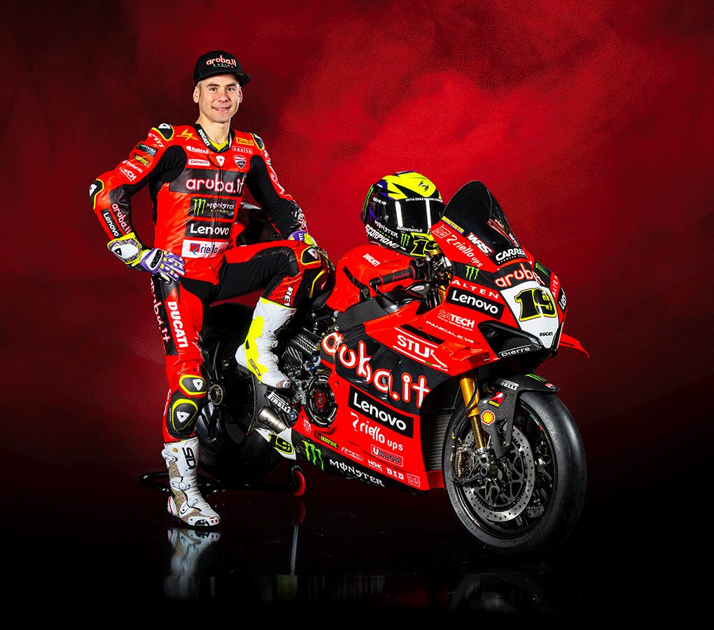 Foto di Alvaro Bautista con la sua Ducati Panigale V4R - Numero 19