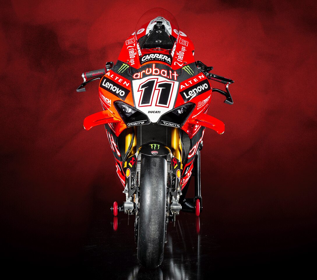 Foto frontale della Ducati V4R Panigale di Nicolò Bulega con sponsor Satech Protezioni Perimetrali